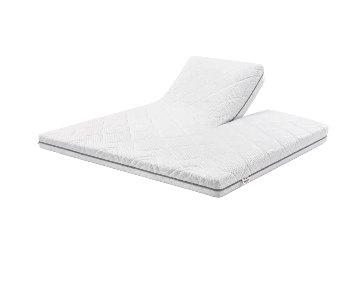 Split topdekmatras Tencel met één helft omhoog, zoals op een verstelbaar bed