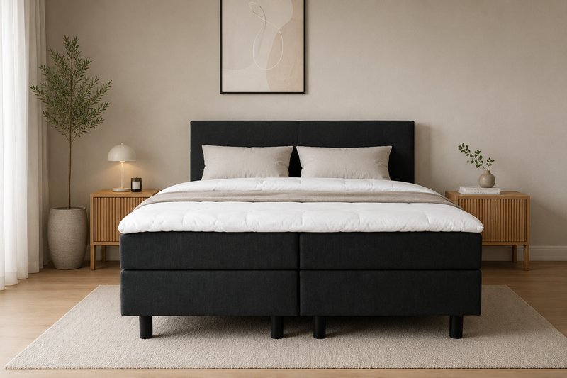 Zwarte boxspring BestRest met hoofdbord in een slaapkamer
